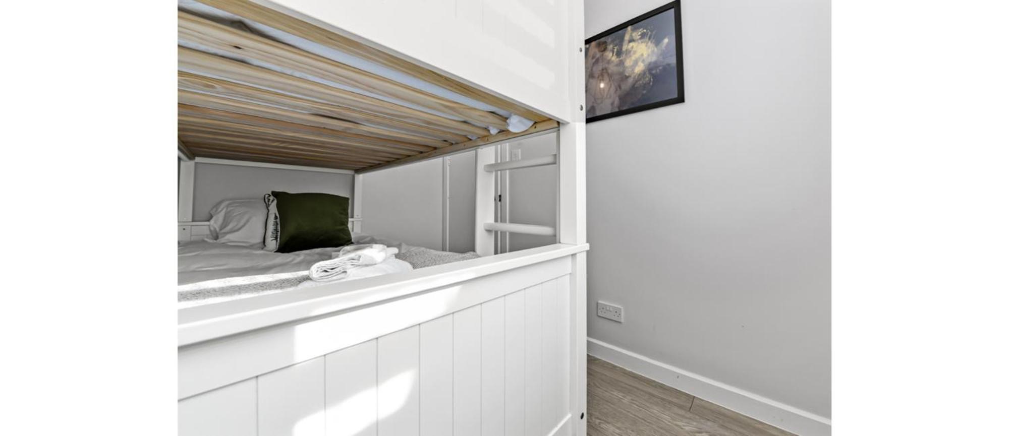 Apartament 2-bedroom Thameside Getaway *
