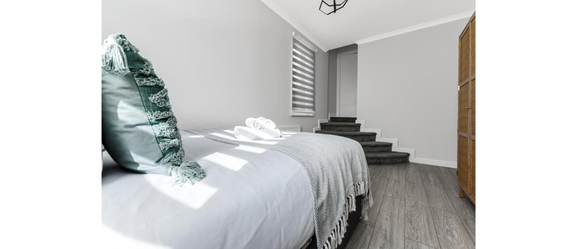 2-bedroom Thameside Getaway Londra